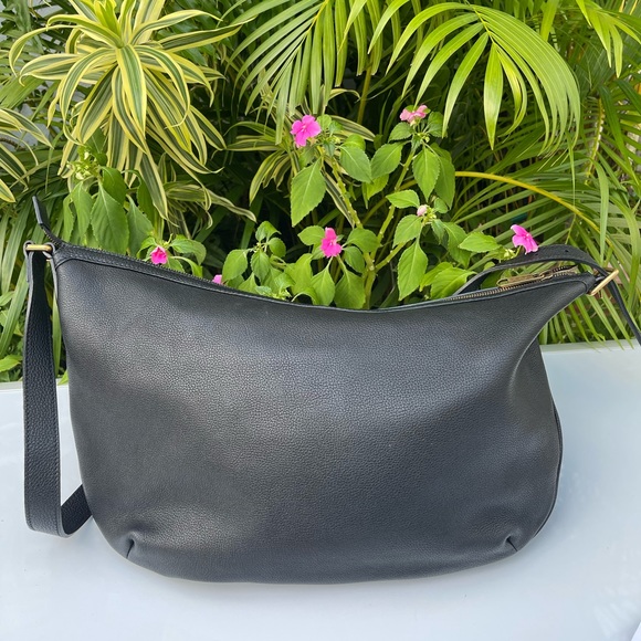 Gucci Logo Print Half
Moon Large Black calf Leather - Picture 6 of 9